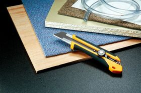 Фото OLFA 25 мм, сегментированное лезвие, трещоточный фиксатор, нож для тяжелых работ OL-XH-1 купить в интернет-магазине МаксМастер.ру